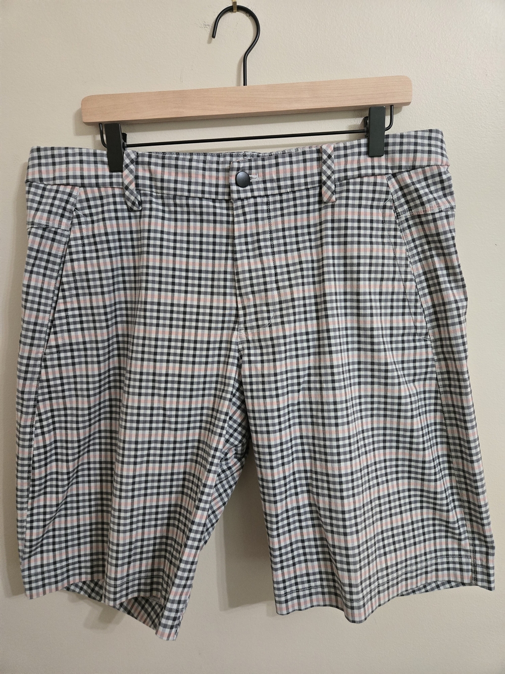 Lululemon Commission Shorts Men's 38 Plaid Pink Blue White Flat Front NWOT